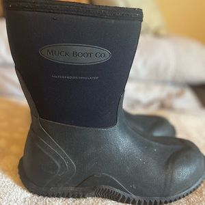KIDS MUCK BOOT CO. SIZE 4 BLACK